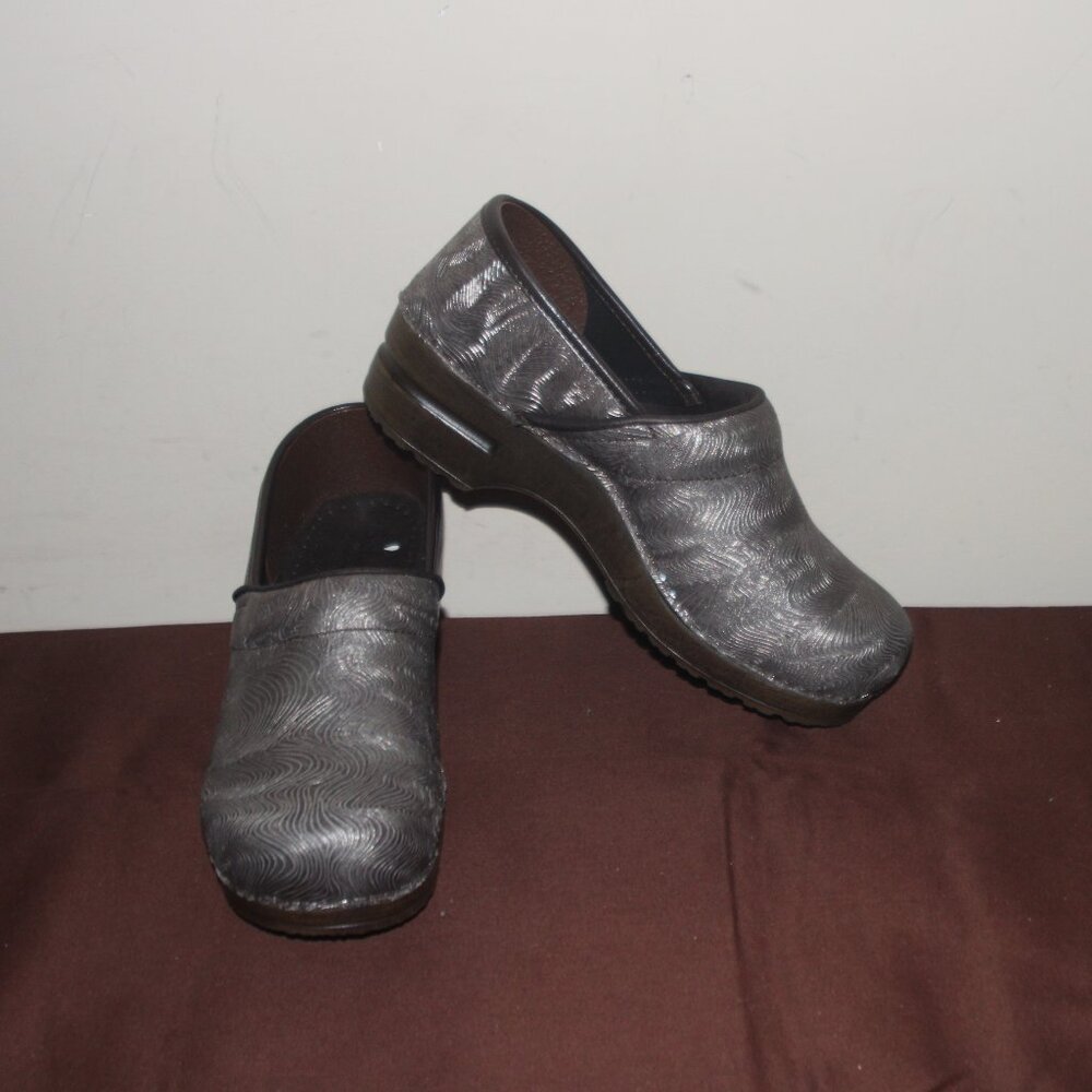 16a. EC LADIES SANITA CLOGS - SILVERY//GREY